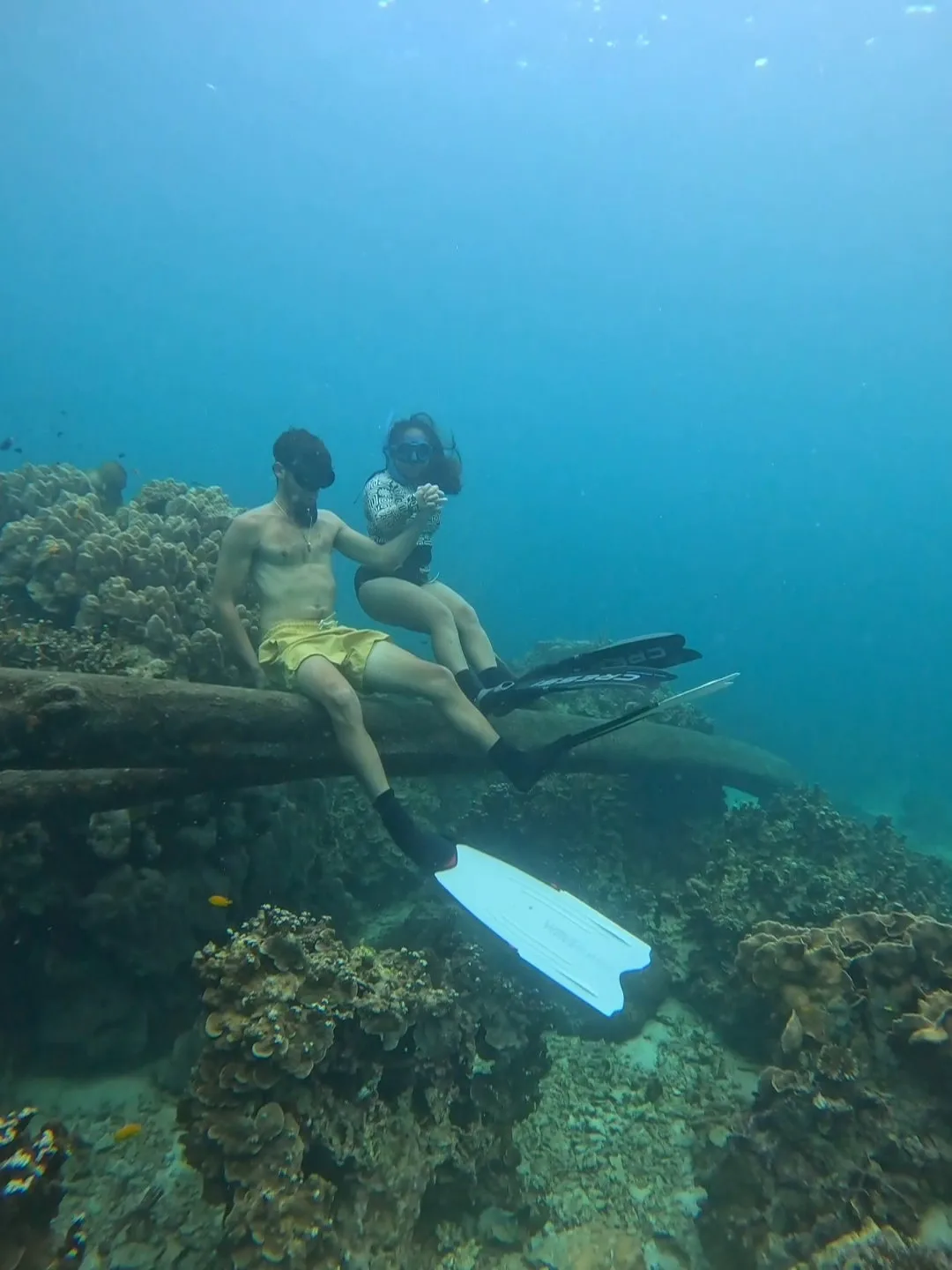 Underwater with two freedivers chilling out