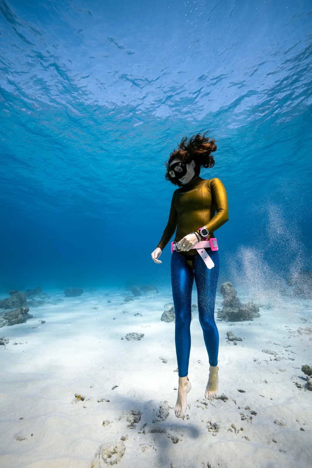 Instructor trainer and founder of Orenda Freediving chilling underwater